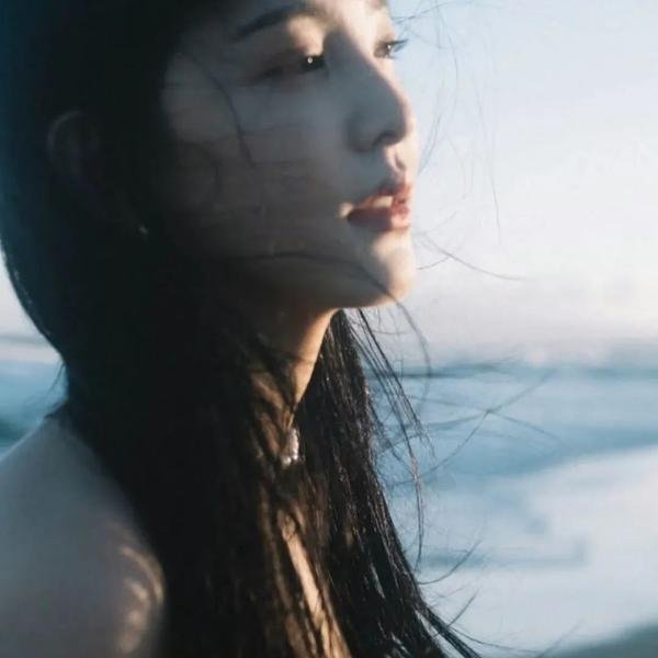 隔楼女孩：我们之间的层距